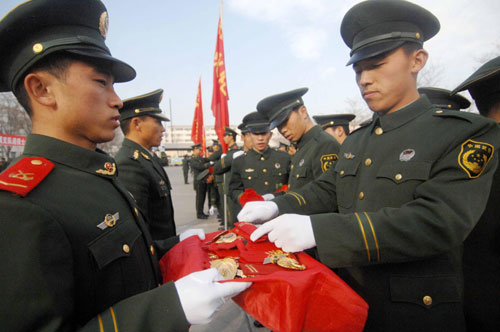 Soldiers bid farewell to military service