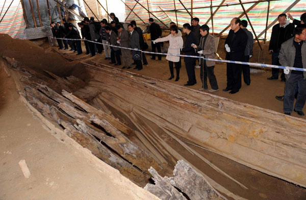 Ancient merchant ship unearthed in E China