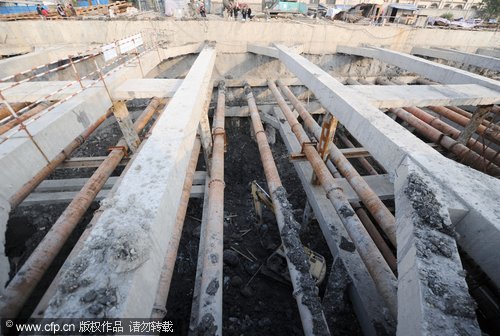 Subway pit collapse kills a worker in Hangzhou