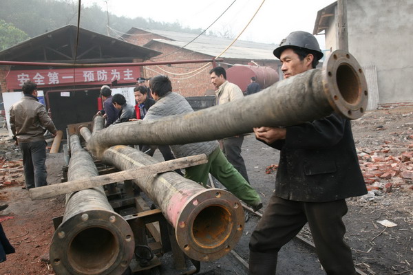 Hope fades for trapped miners in central China