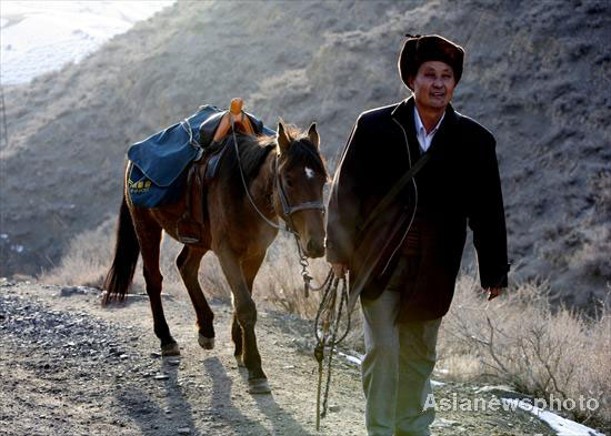 34 years on remote delivery route in Urumqi