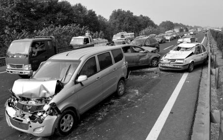 9 injured, 137 vehicles damaged in 52 car pile-ups