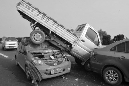 9 injured, 137 vehicles damaged in 52 car pile-ups