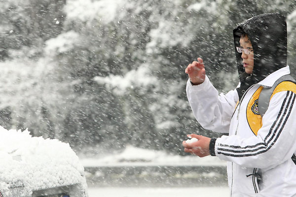 Snowfall sweeps many parts of China