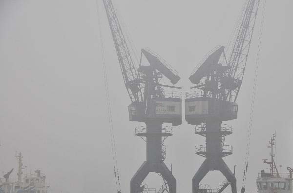 Fog shrouds Dalian city