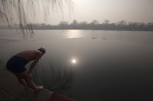 Jump into Beijing's nightlife lake Houhai