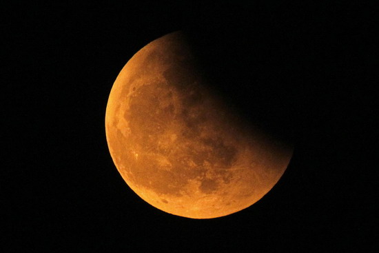 China's orbiter survives lunar eclipse