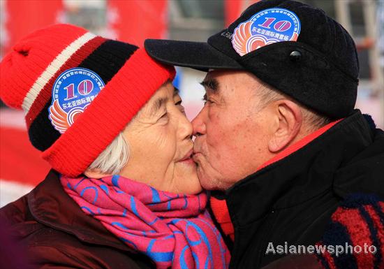 Kissing competition kicks off in NE China