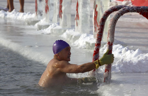 Swimming with ice in Songhua River
