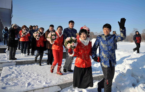 Warm hearts amid the ice at sub-zero wedding