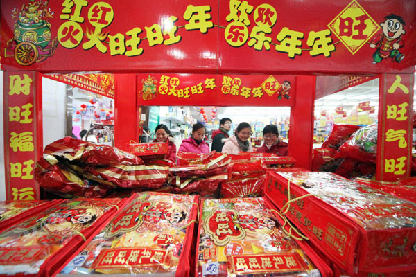 A sea of red fills Spring Festival markets