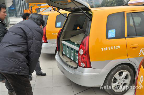 Electric taxis start to run in Hangzhou