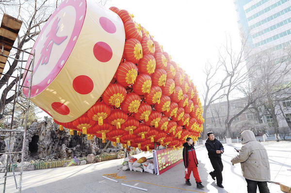 Red lanterns hung up to greet Chinese New Year