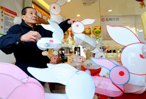 Rabbit lanterns popular ahead of Lantern Festival