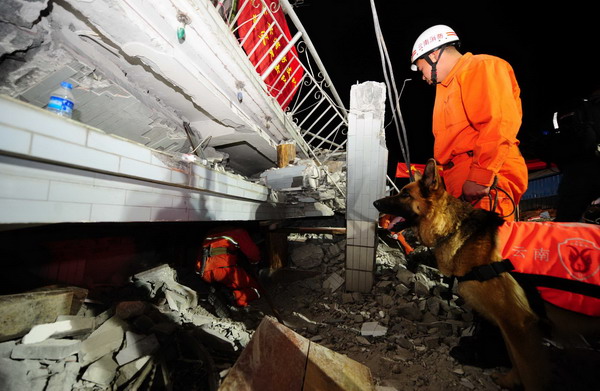 Rescue continues in SW China quake zone