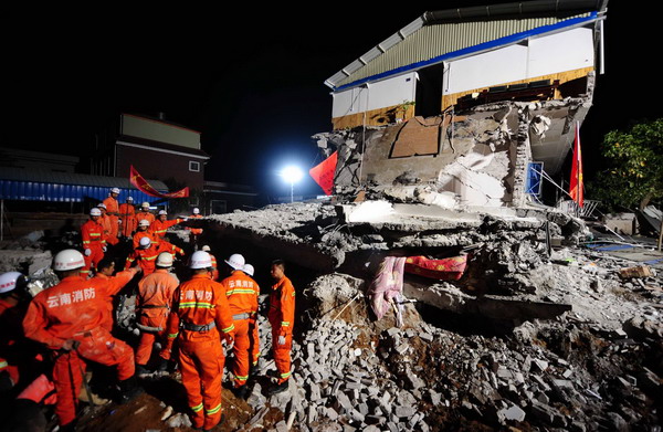 Rescue continues in SW China quake zone