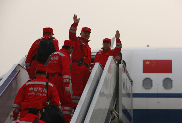 Chinese rescue team leaves for Japan