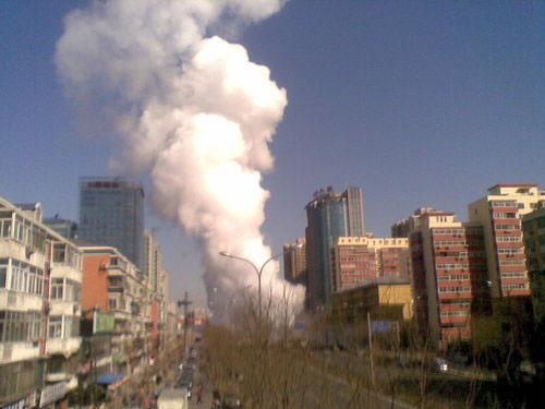 Heating pipe explodes in Beijing