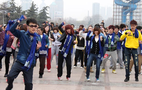 Flash mob makes a splash for World Water Day