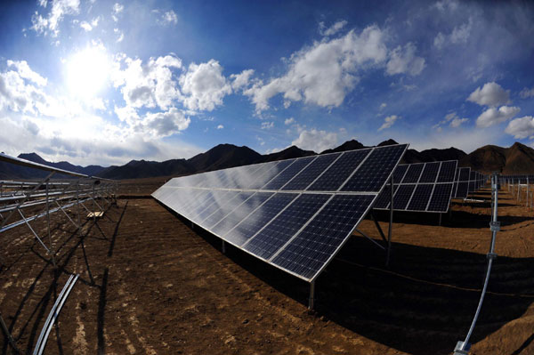 Solar power plant built in Tibet