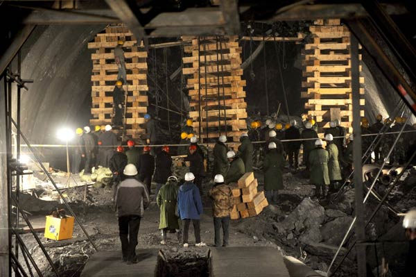 12 workers feared dead after tunnel collapse