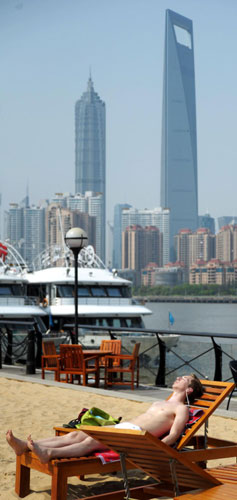 Record temperature hits Shanghai