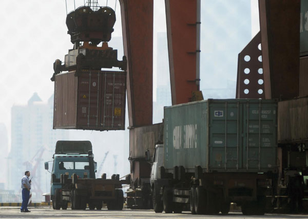 Shanghai to lower container transportation fees