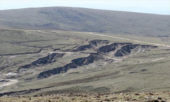 Plateau grasslands threatened by stone mining