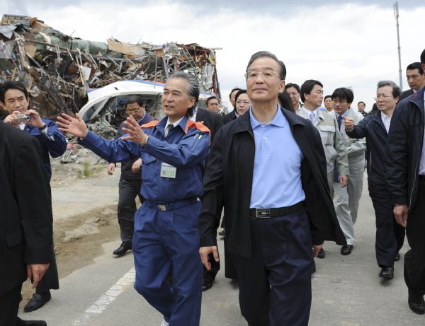 Premier Wen visits Japan's quake-hit area