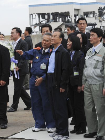 Premier Wen visits Japan's quake-hit area