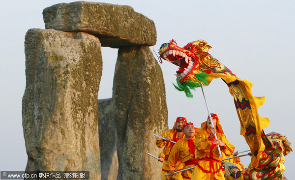 Chinese acrobatics shine at Stonehenge