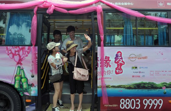 Buses drive singles to romance