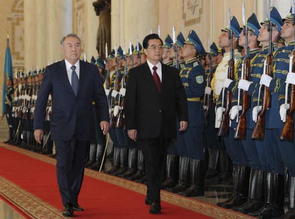 China, Kazakhstan vow to develop closer ties