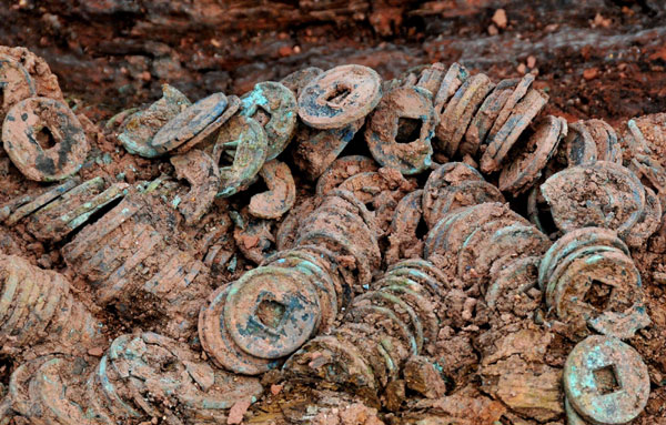 Ancient tomb found in S China