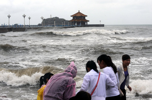 Tropical storm Meari barges in East China coast