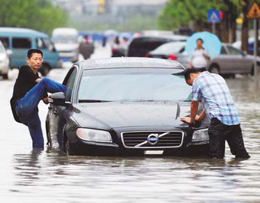 Deluge brings wave of complaints as cities paralyzed