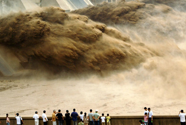 Blasting sand out of the Yellow River
