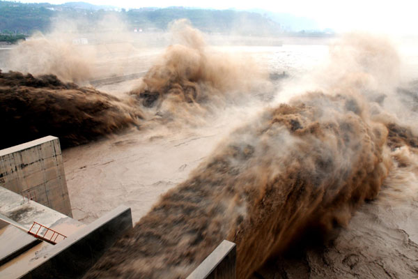 Blasting sand out of the Yellow River