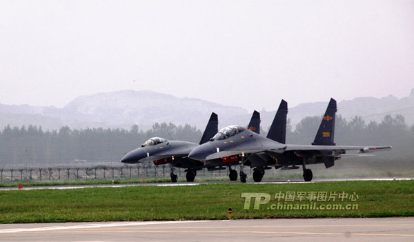 US military chief visits Chinese air force base
