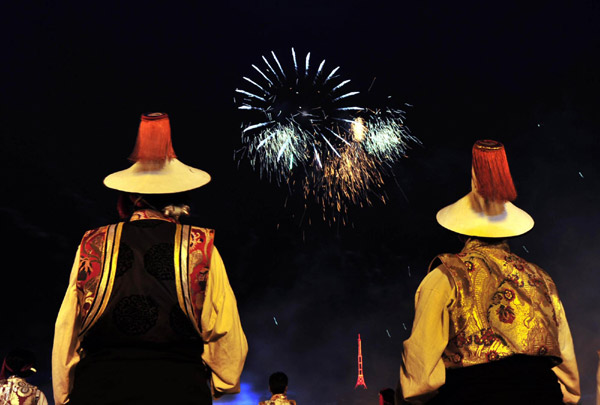 Fireworks celebrate Tibet's key anniversary