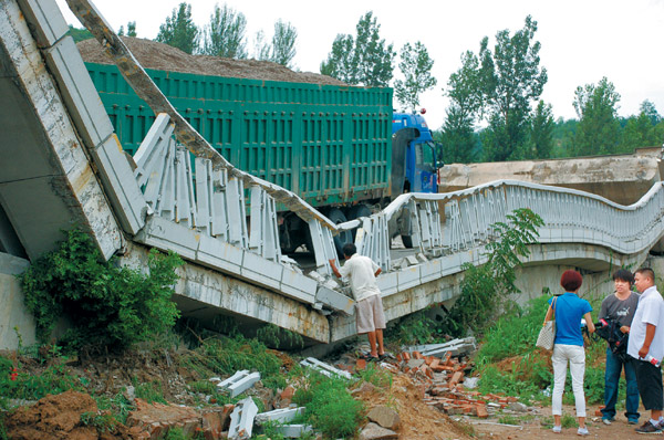 Overloaded truck crushes bridge in Beijing