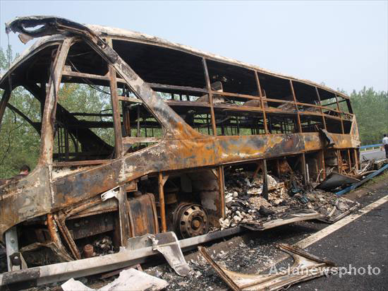 Burnt bodies found in C China bus fire