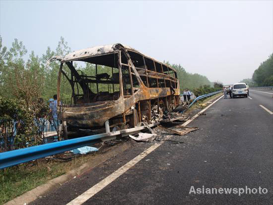 41 dead in central China bus fire