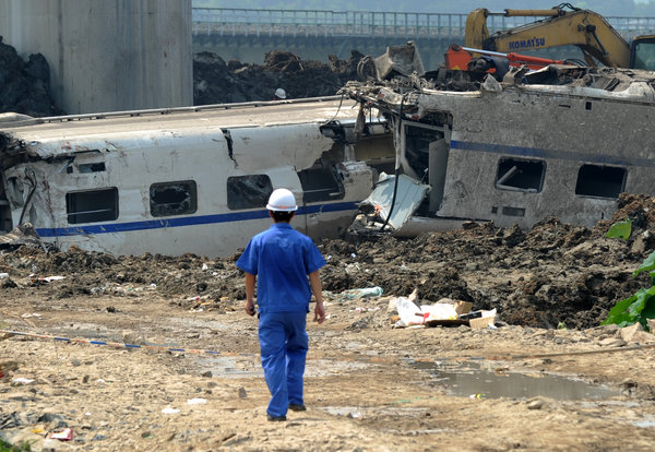 Cleanup of train collision site continues