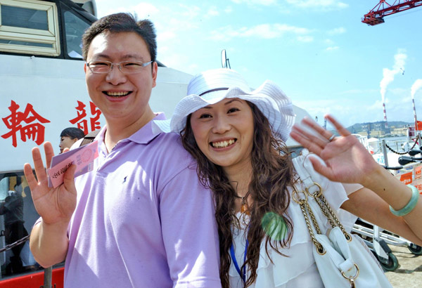 Fujian residents visit islands near Taiwan