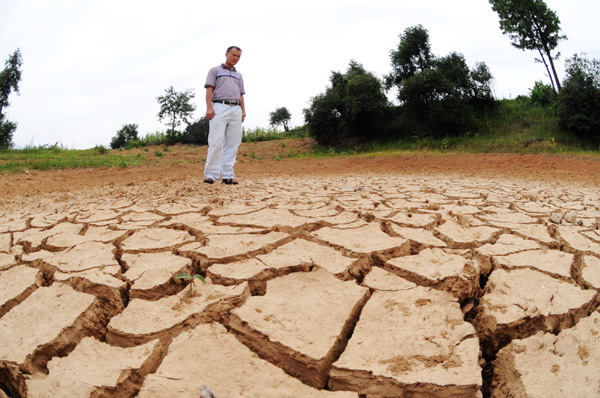 C China's Hunan hit by lasting droughts