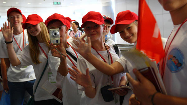 Russian students arrive in China for summer camp
