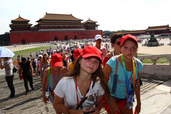 Russian students enjoy summer camp in Beijing
