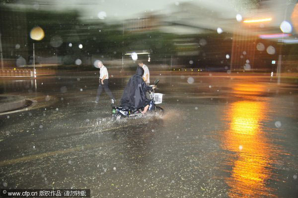 First autumn downpour hits Beijing