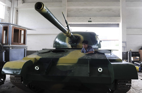 Tank mock-up displays in E China factory